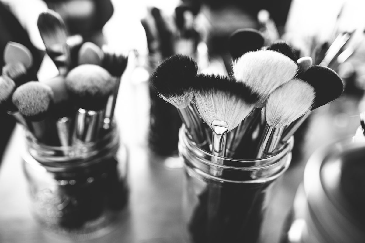 Achieve the Perfect Makeup Space with These Handy Tips - Vektaya