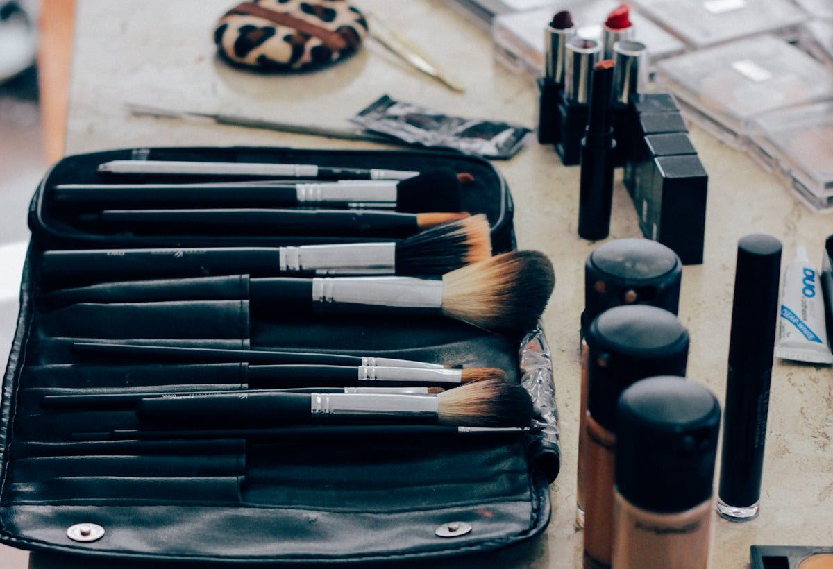 Addressing Common Storage Problems in Makeup Vanities - Vektaya