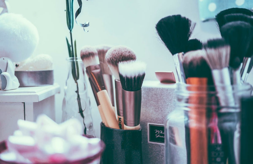 Choosing the Right Mirror for Your Makeup Vanity - Vektaya