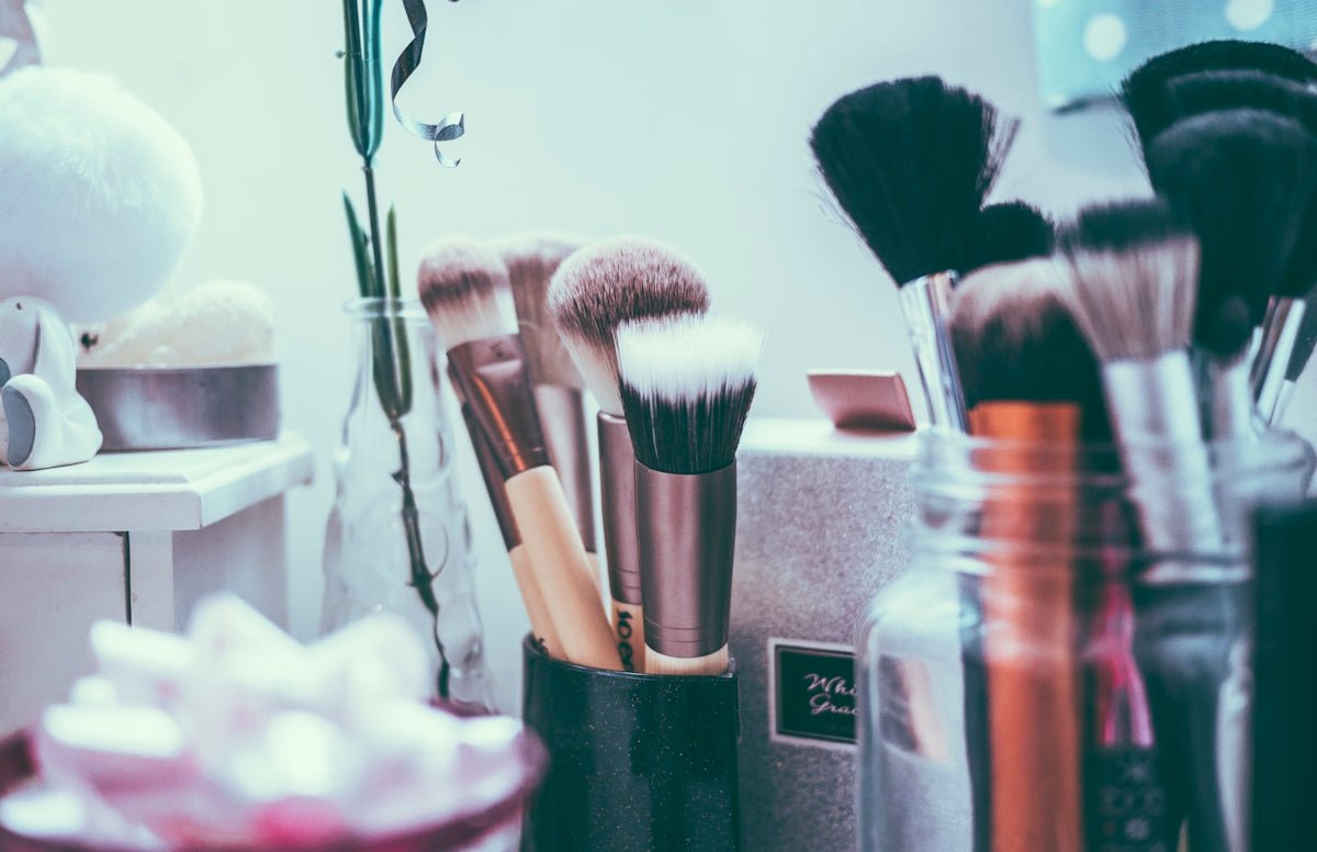 Choosing the Right Mirror for Your Makeup Vanity - Vektaya