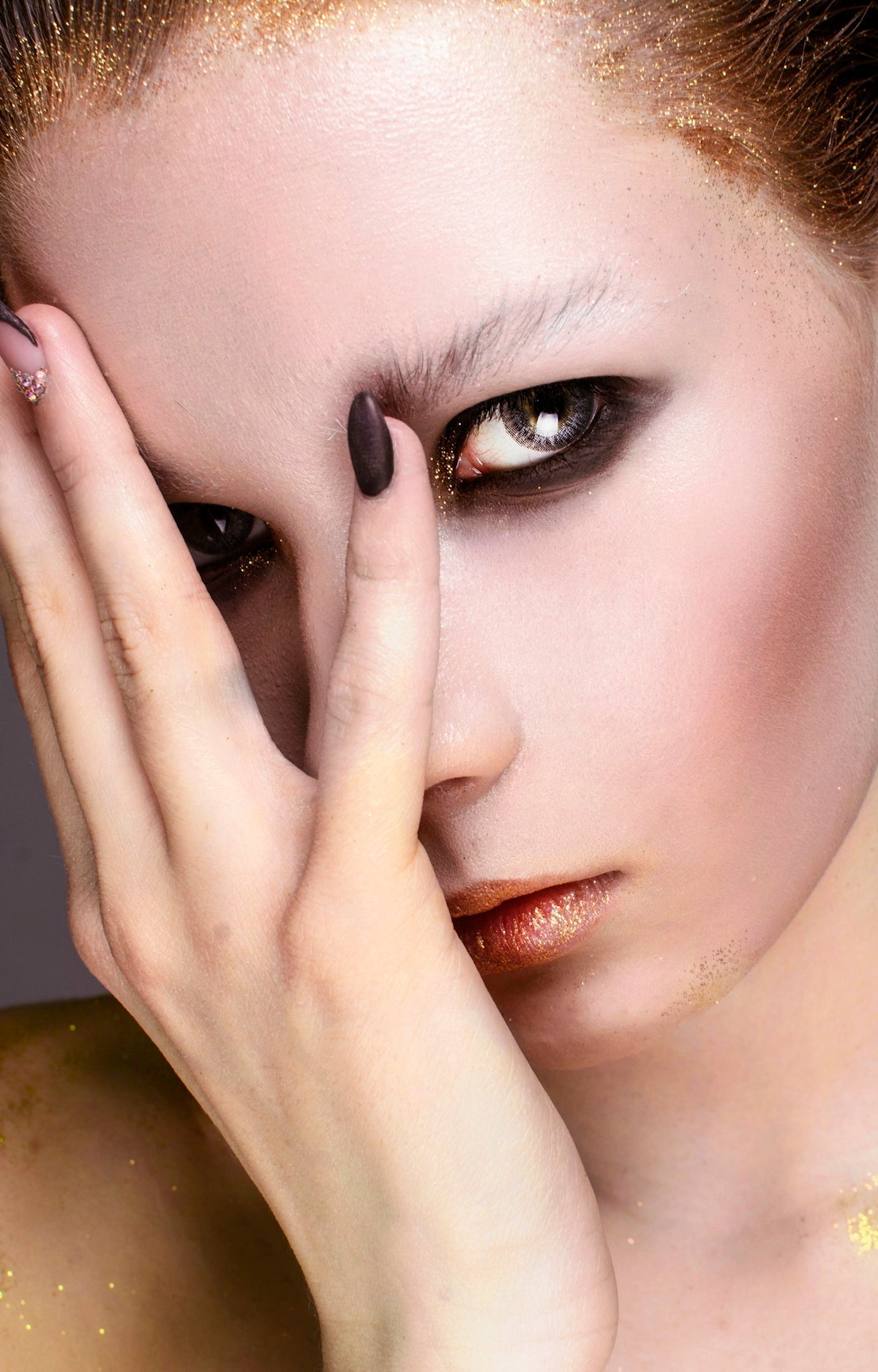 Creating a Chic and Functional Makeup Vanity at Home - Vektaya