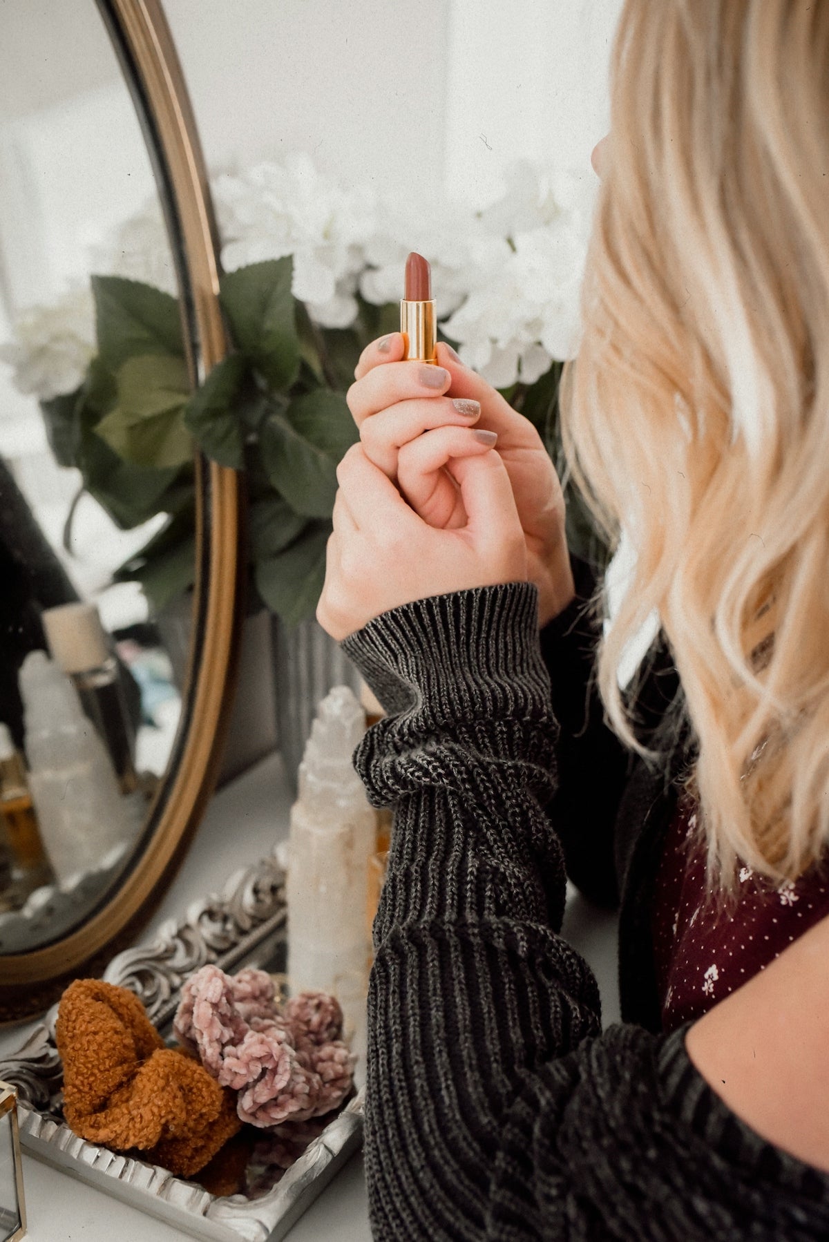 DIY Tips for a Personalized and Elegant Makeup Vanity - Vektaya