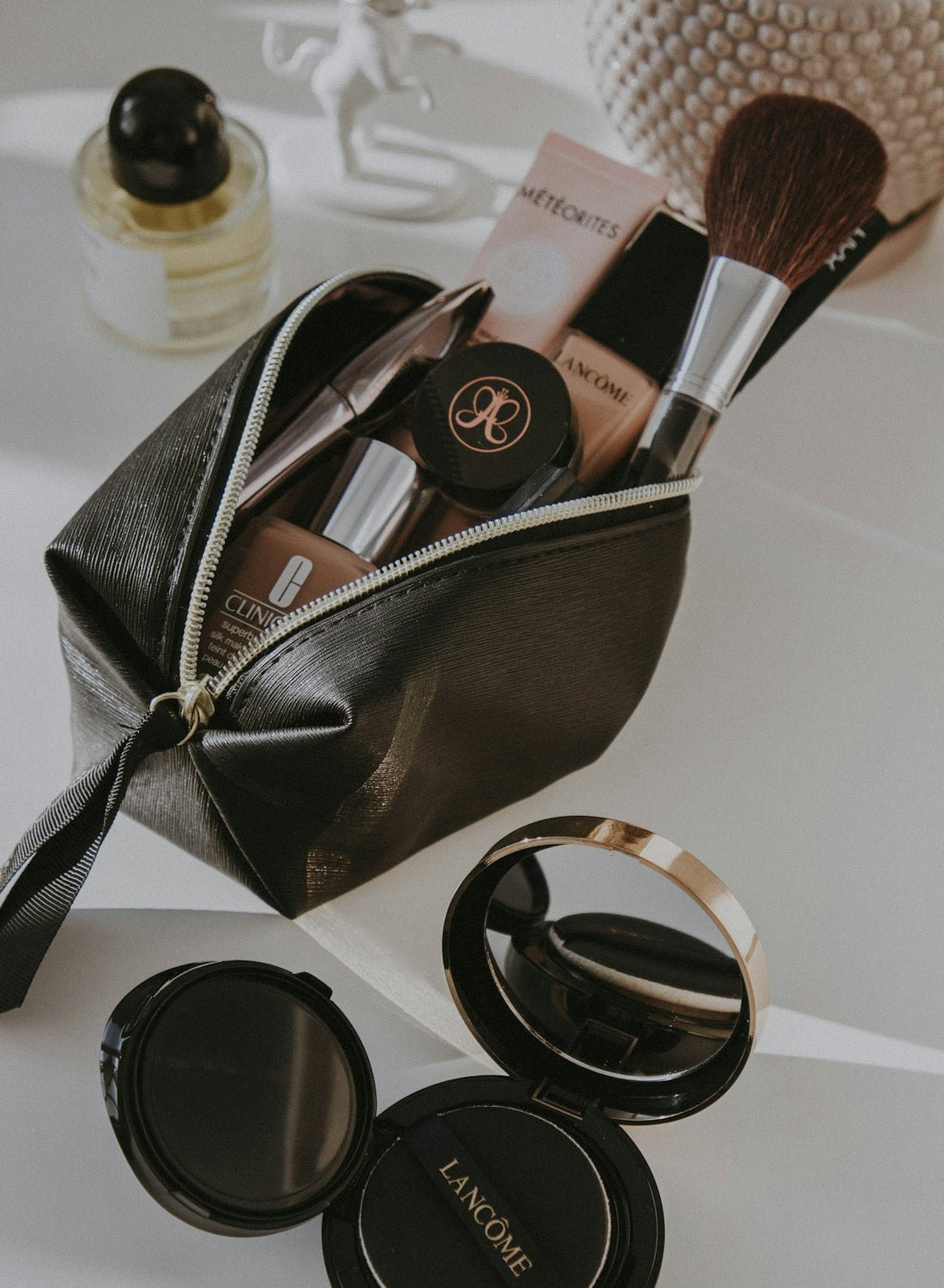 Explaining Different Styles of Makeup Vanities for All Tastes - Vektaya