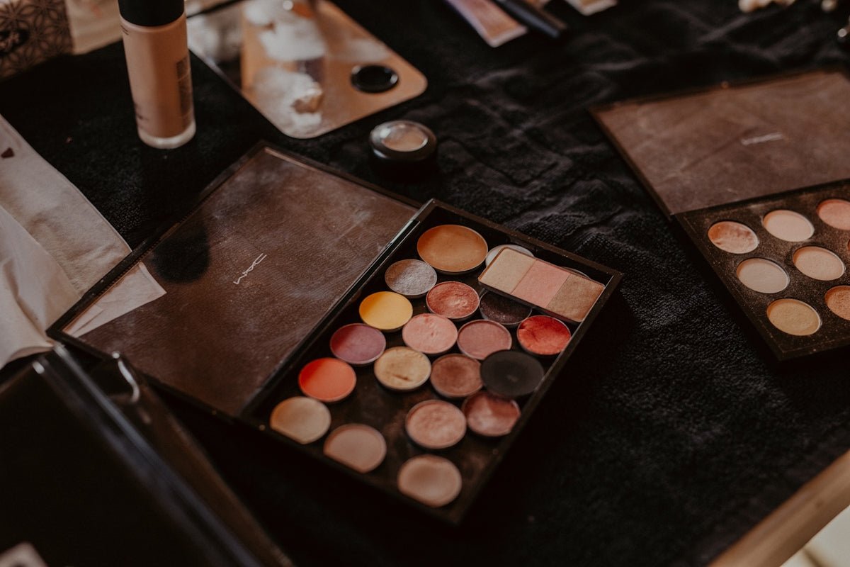 How to Create a Luxurious Makeup Vanity on a Budget - Vektaya