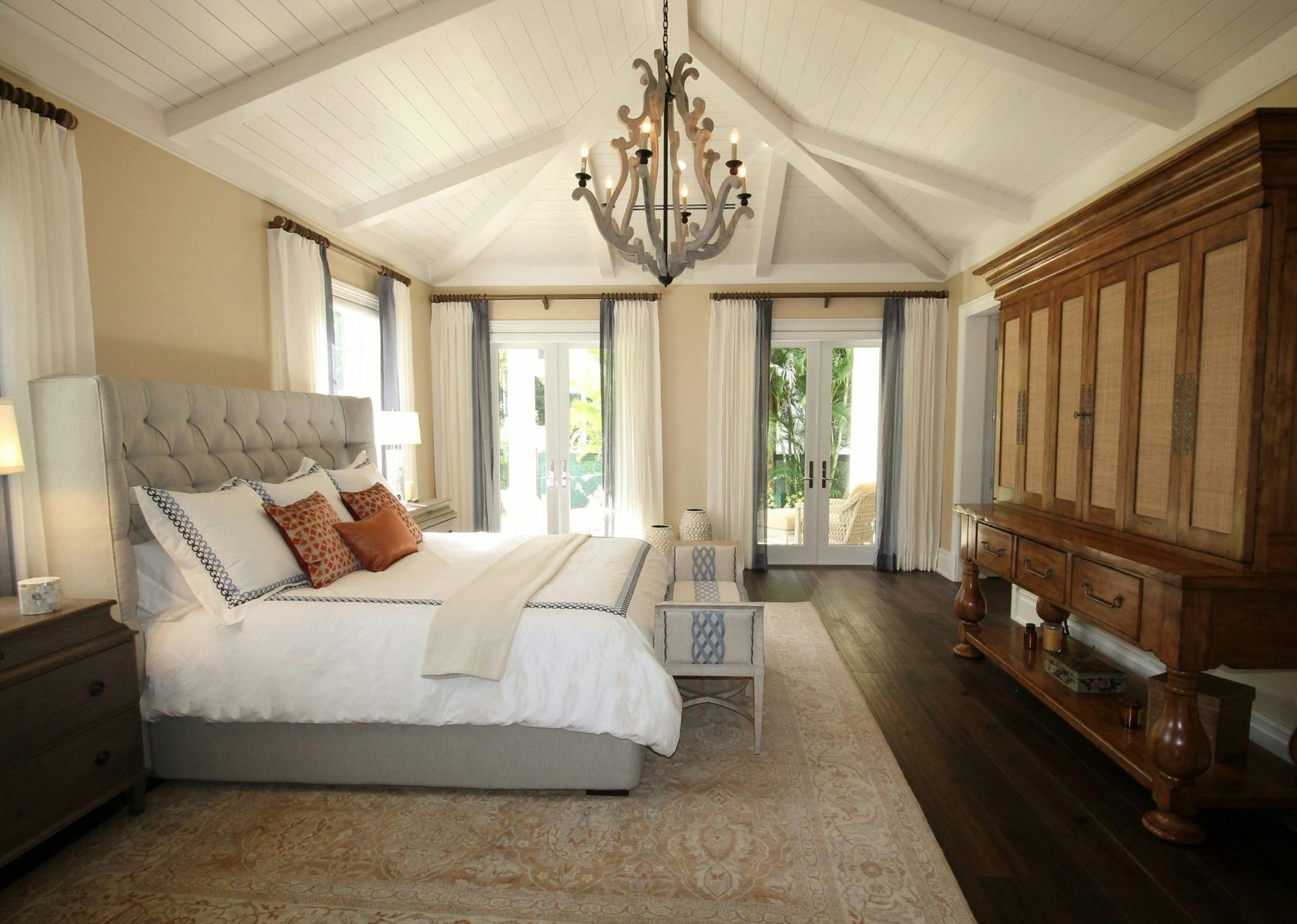 How to Create a Relaxing Bedroom Sanctuary: Complete Guide - Vektaya