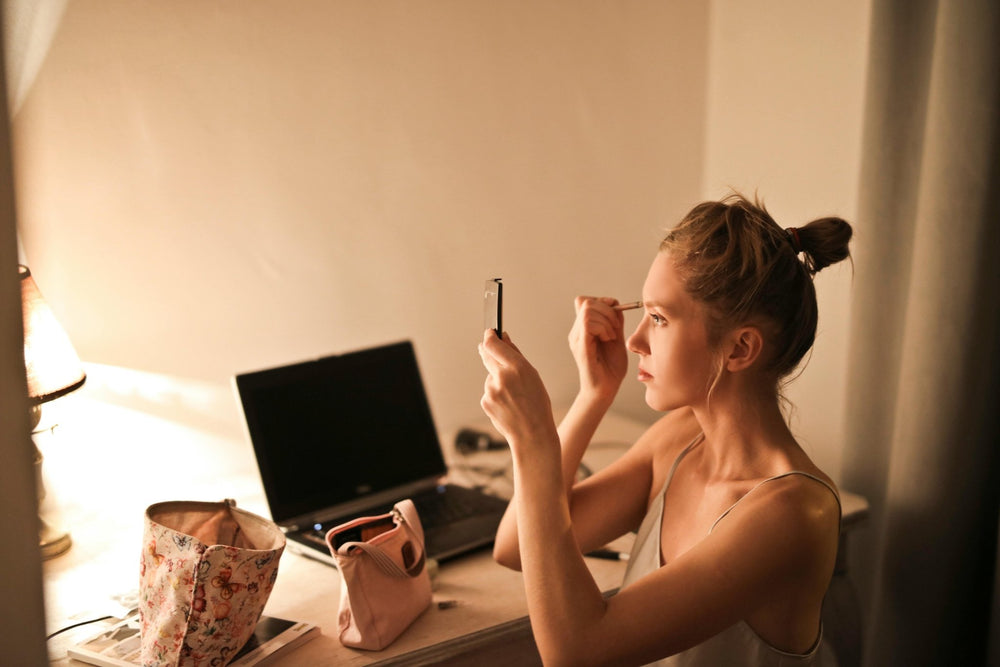 How to Style Your Vanity Desk: Tips and Inspiration for a Beautiful Setup - Vektaya