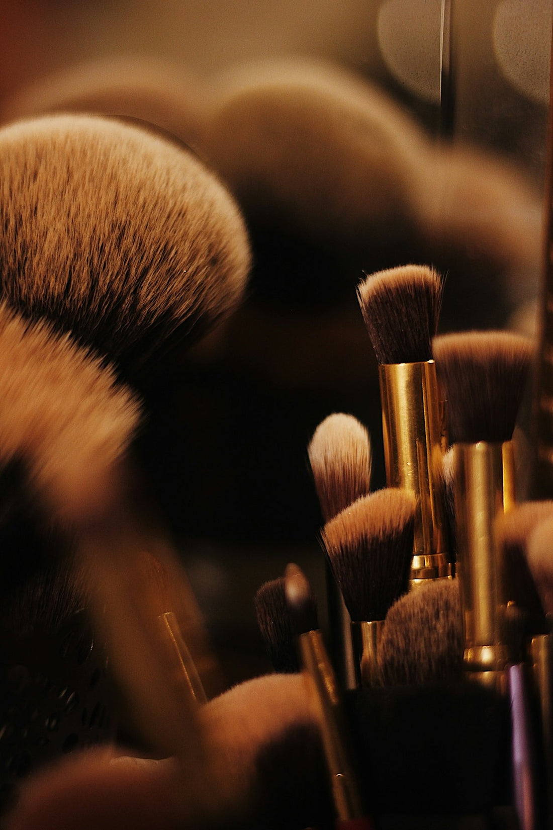 Insights into the Historical Influence on Makeup Vanity Styles - Vektaya