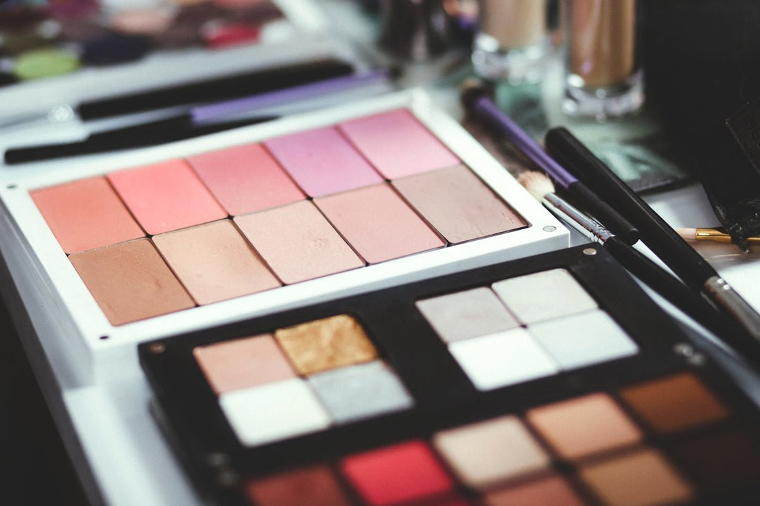 Must-Have Beauty Tools for an Exceptional Makeup Vanity - Vektaya