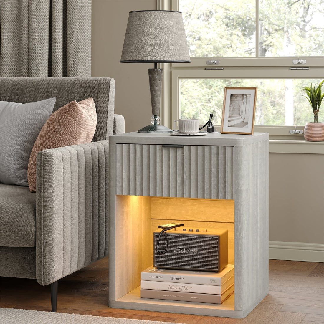 🛏️ Nightstand Styling Tips to Match Your Vanity Desk - Vektaya