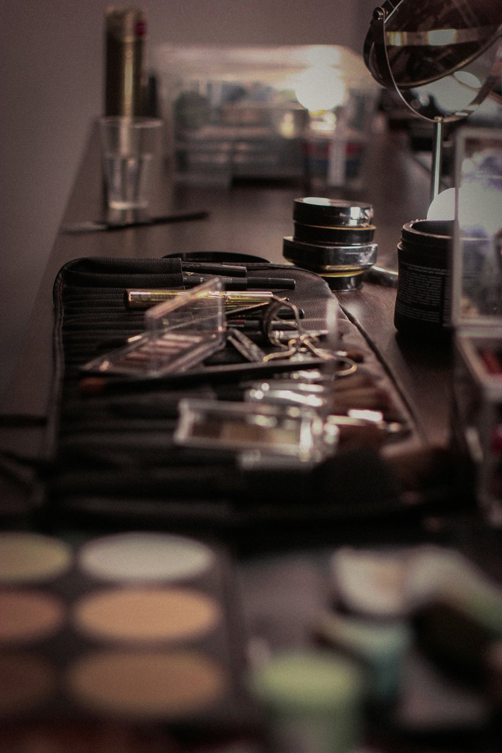 Persuasive Reasons to Invest in a Quality Makeup Vanity - Vektaya