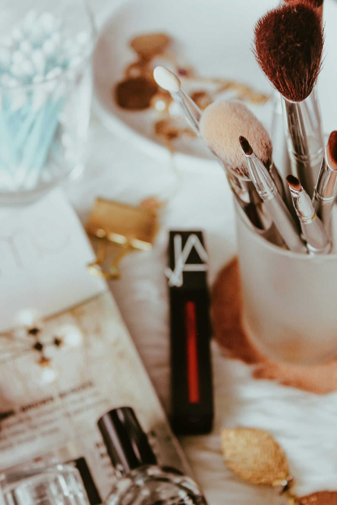 Ten Must-Have Accessories for Organizing Your Makeup Vanity - Vektaya