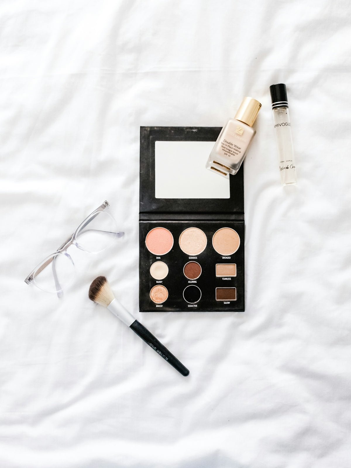 The Best Makeup Vanity Solutions for Small Spaces - Vektaya