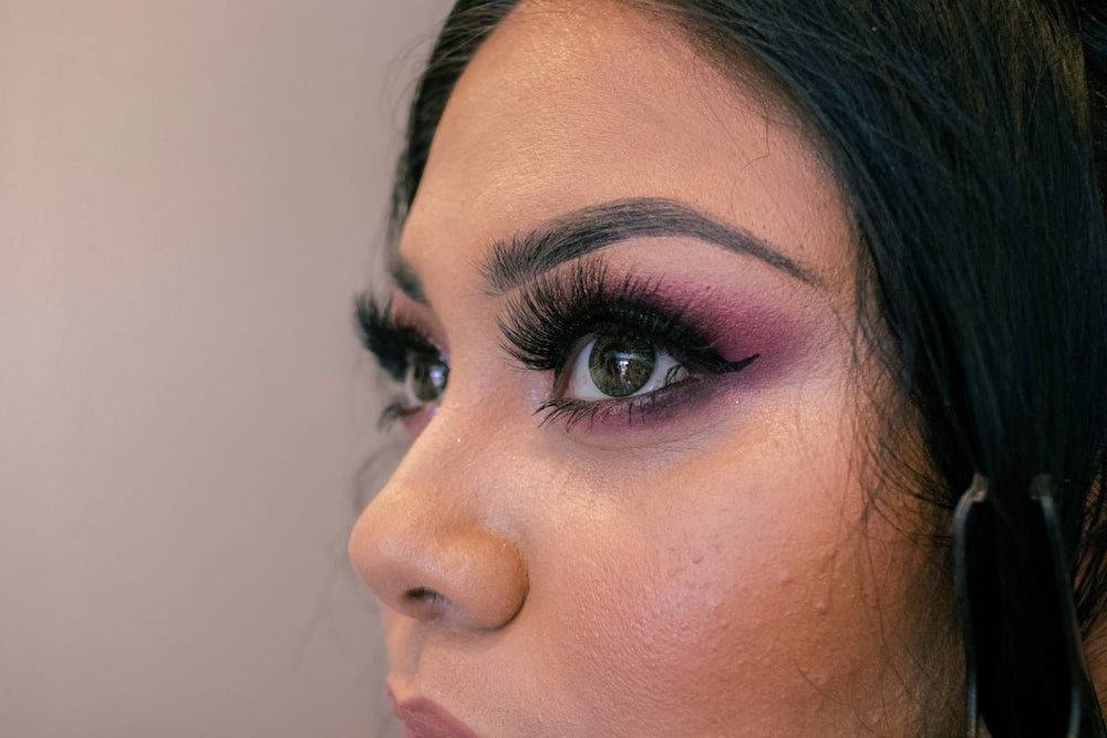 The Evolution of Makeup Vanities Over the Years - Vektaya