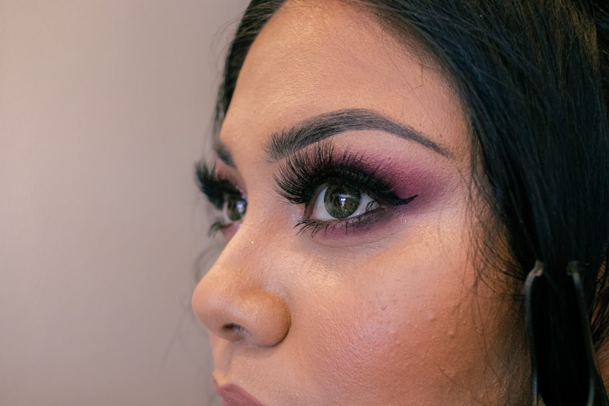 The Evolution of Makeup Vanities Over the Years - Vektaya