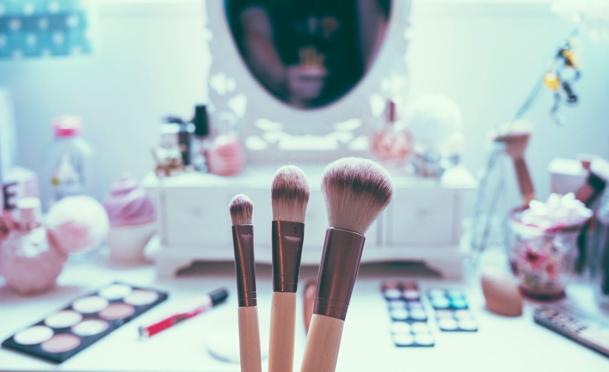 The Ultimate Guide to Organizing Your Makeup Vanity Space - Vektaya