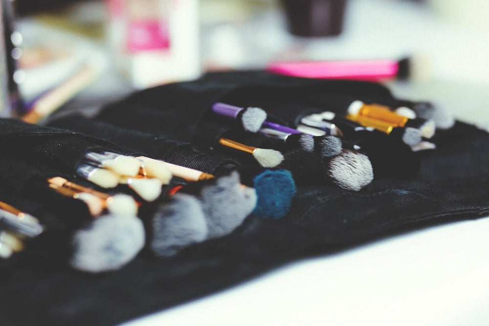 Time-Saving Tips to Keep Your Makeup Vanity Tidy - Vektaya