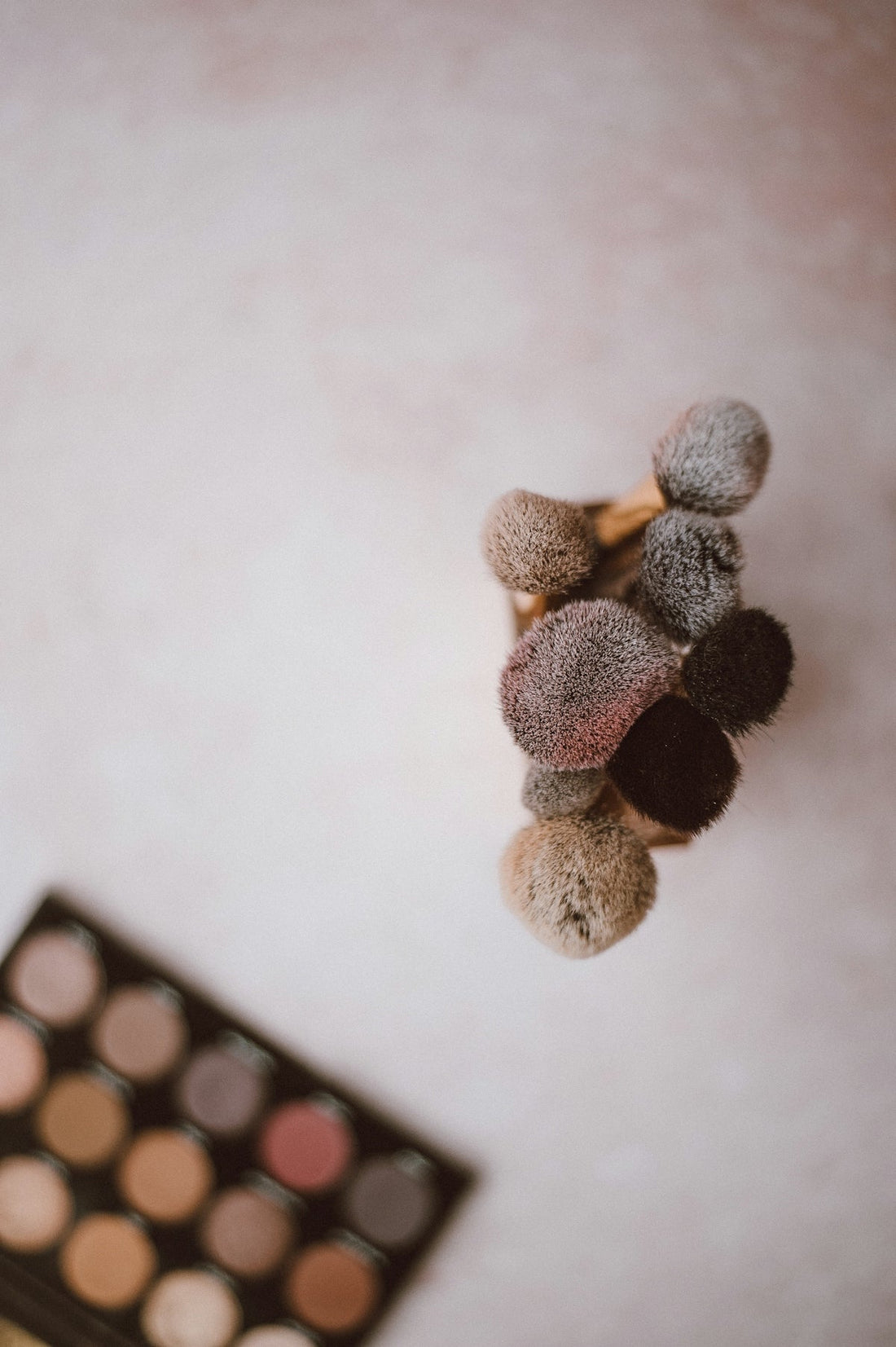 Top Trends in Makeup Vanity Designs for Modern Homes - Vektaya