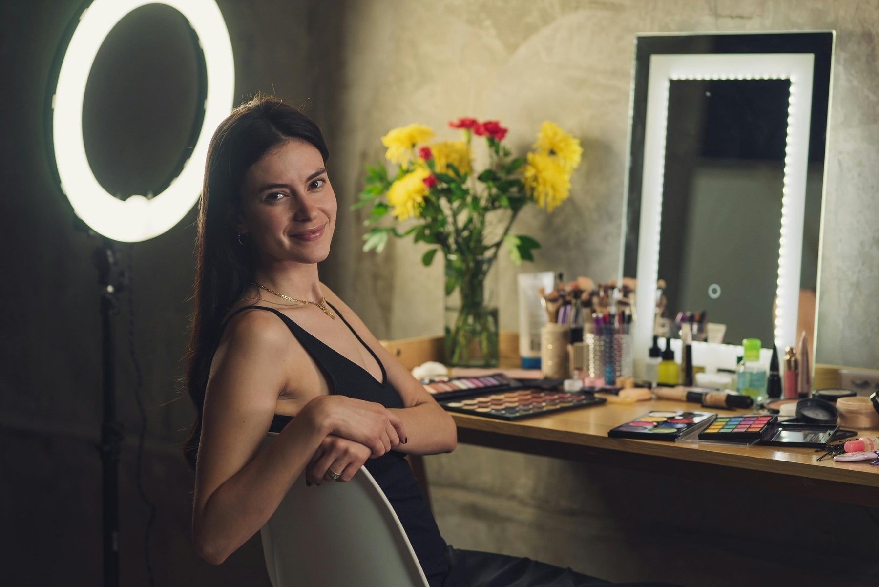 What Size Vanity Desk Do I Need? Complete Guide for Small, Medium, and Large Bedrooms - Vektaya