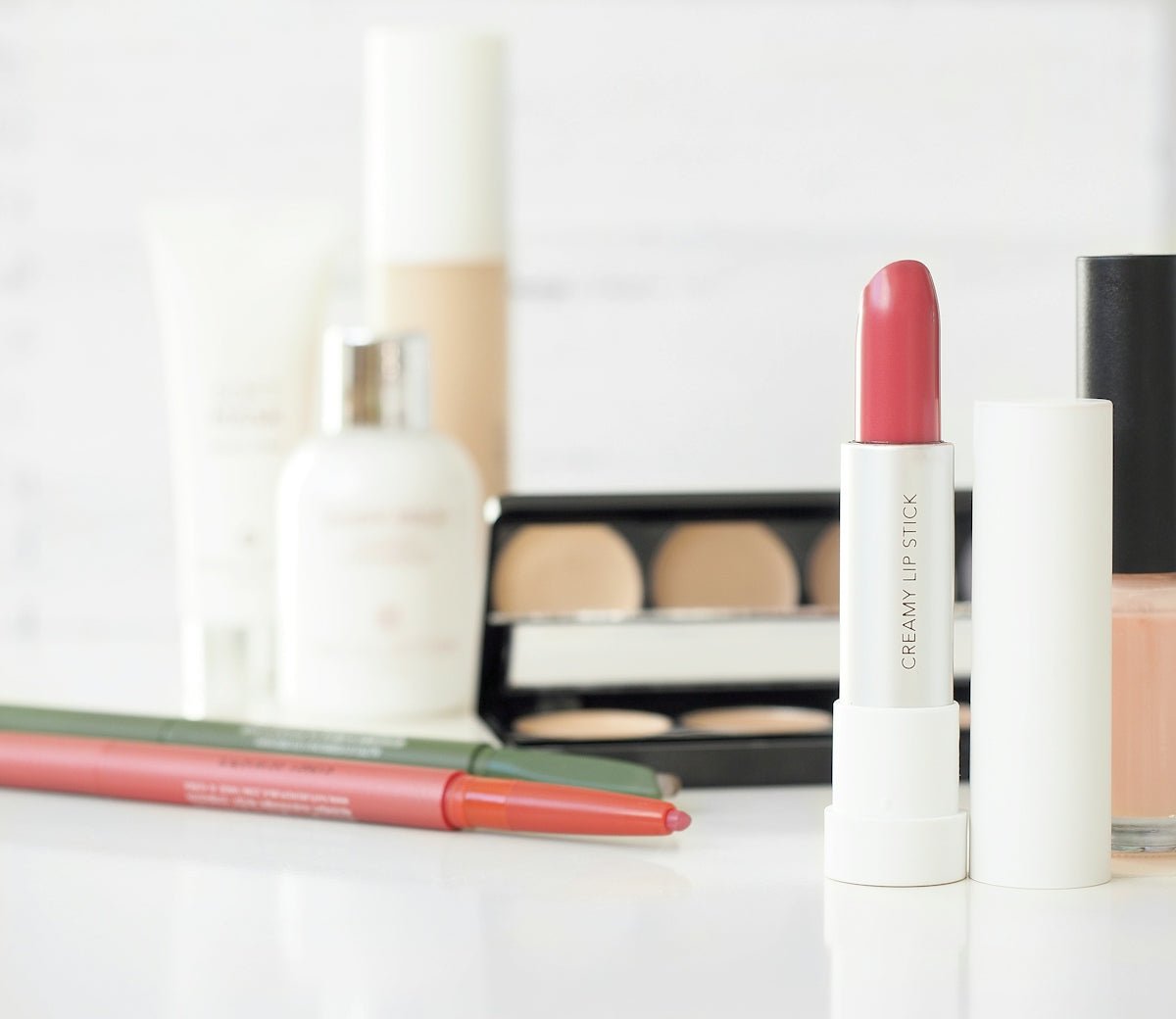 Why Lighting Matters More Than You Think for Your Makeup Vanity - Vektaya